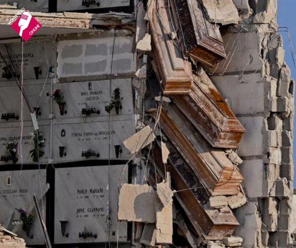 SE DERRUMBA UN CEMENTERIO EN NÁPOLES