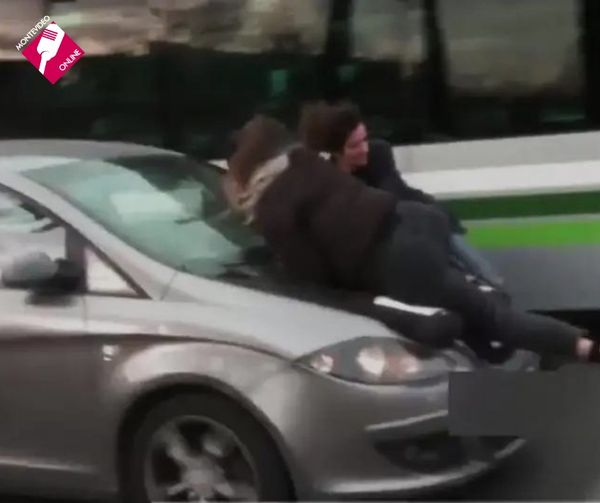 UNA MUJER EMBISTIÓ CON EL AUTO A MUJERES QUE SE MANIFESTABAN POR EL 8M